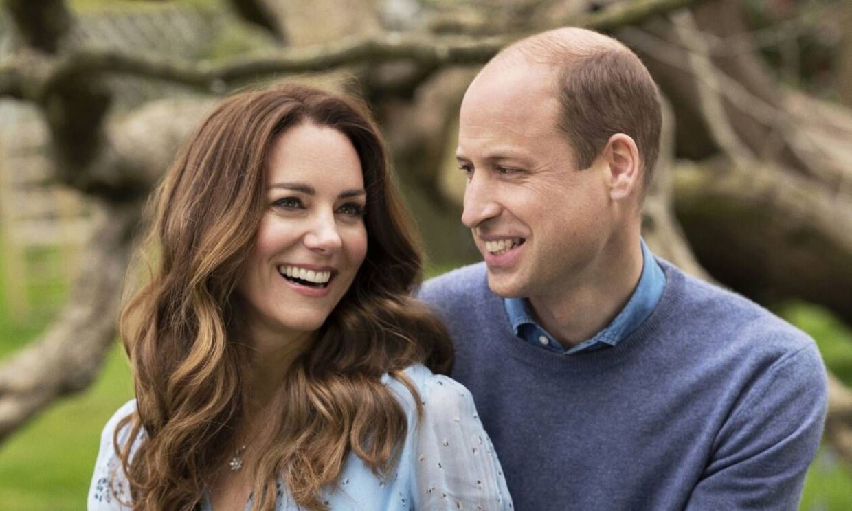 «Λίφτινγκ» στο Μπάκιγχαμ; Η Κέιτ και ο Γουίλιαμ γίνονται youtubers και η Βασίλισσα «λανσάρει» μπύρα