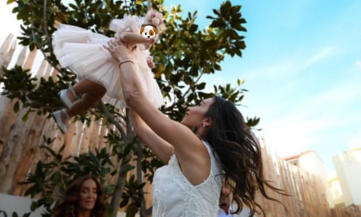 Η Δήμητρα Βαμβακούση χορεύει με τη «φραουλίτσα» της & δεν θα μπορούσε να είναι πιο ευτυχισμένη