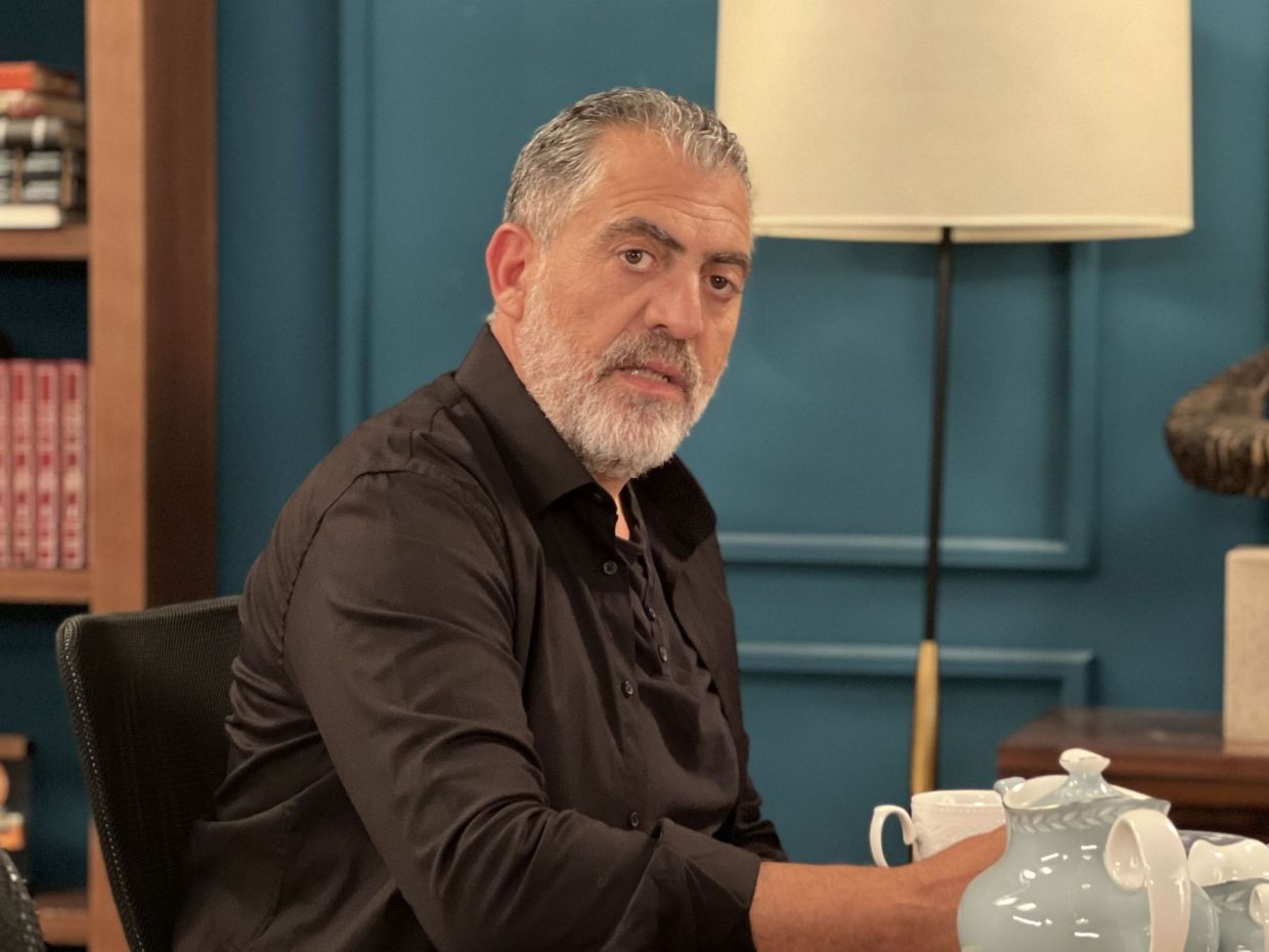 Η Γη της ελιάς: Η πρώτη εμφάνιση του Δημοσθένη έφερε πανικό στο Twitter