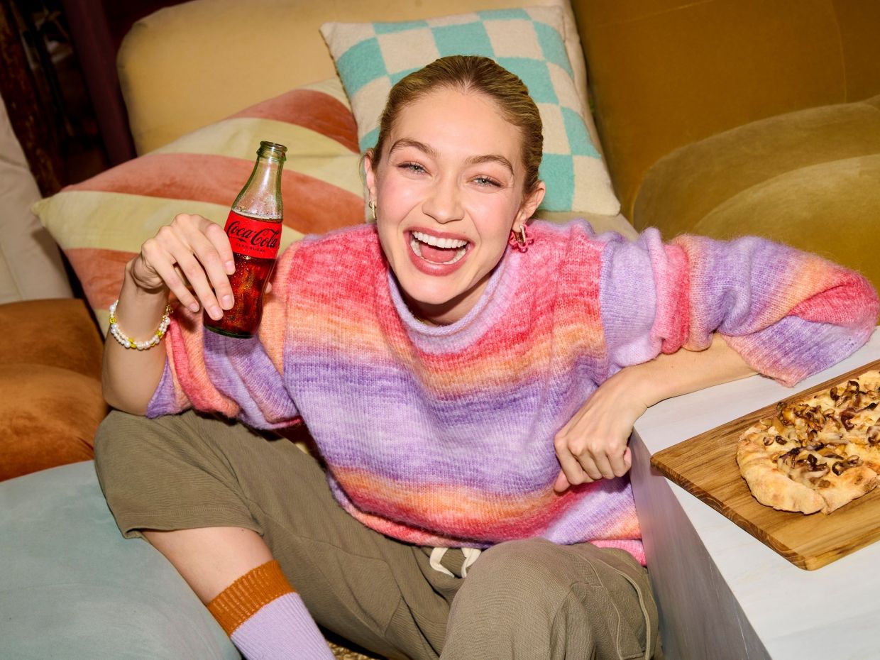 H Συνταγή της Μαγείας: η Coca-Cola αποκαλύπτει τα 3 μαγικά υλικά που μας φέρνουν κοντά