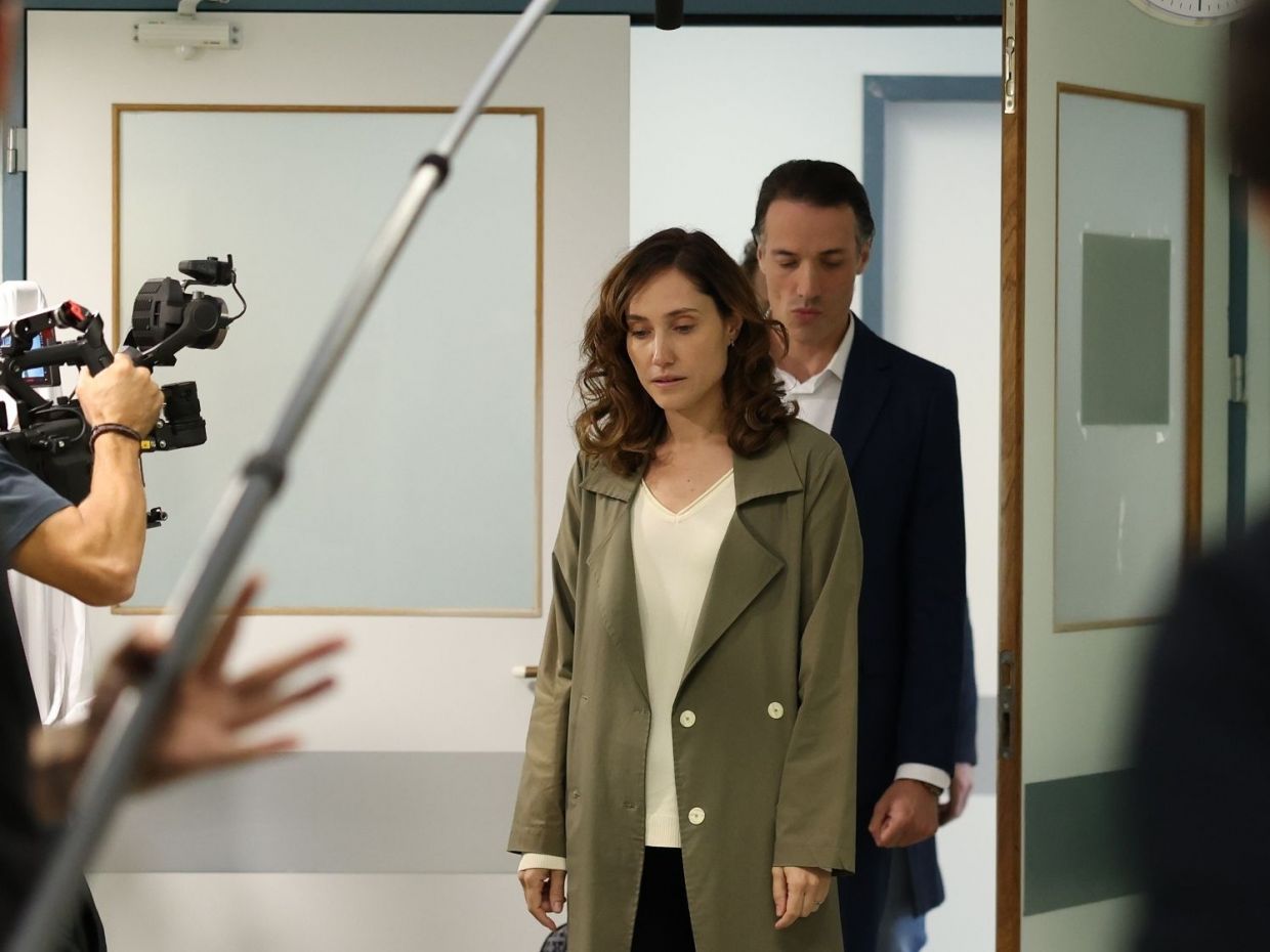 Το τέλος της Διάφανης Αγάπης με την αποκάλυψη του δολοφόνου και την Άννα να παλεύει για τη ζωή της