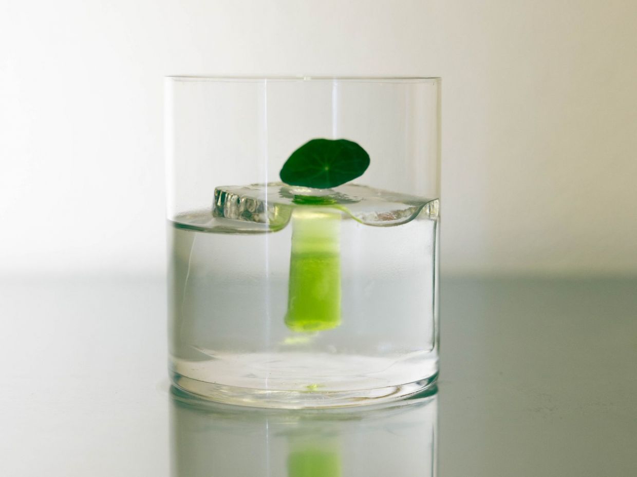 Experimental διάθεση, διάφανα cocktails και ελληνικό bar food στην πλατεία Αγίας Ειρήνης