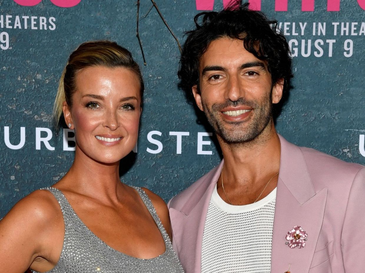 Εν μέσω «πολέμου» με την Blake Lively η σύζυγος του Justin Baldoni παίρνει πρώτη φορά δημόσια θέση