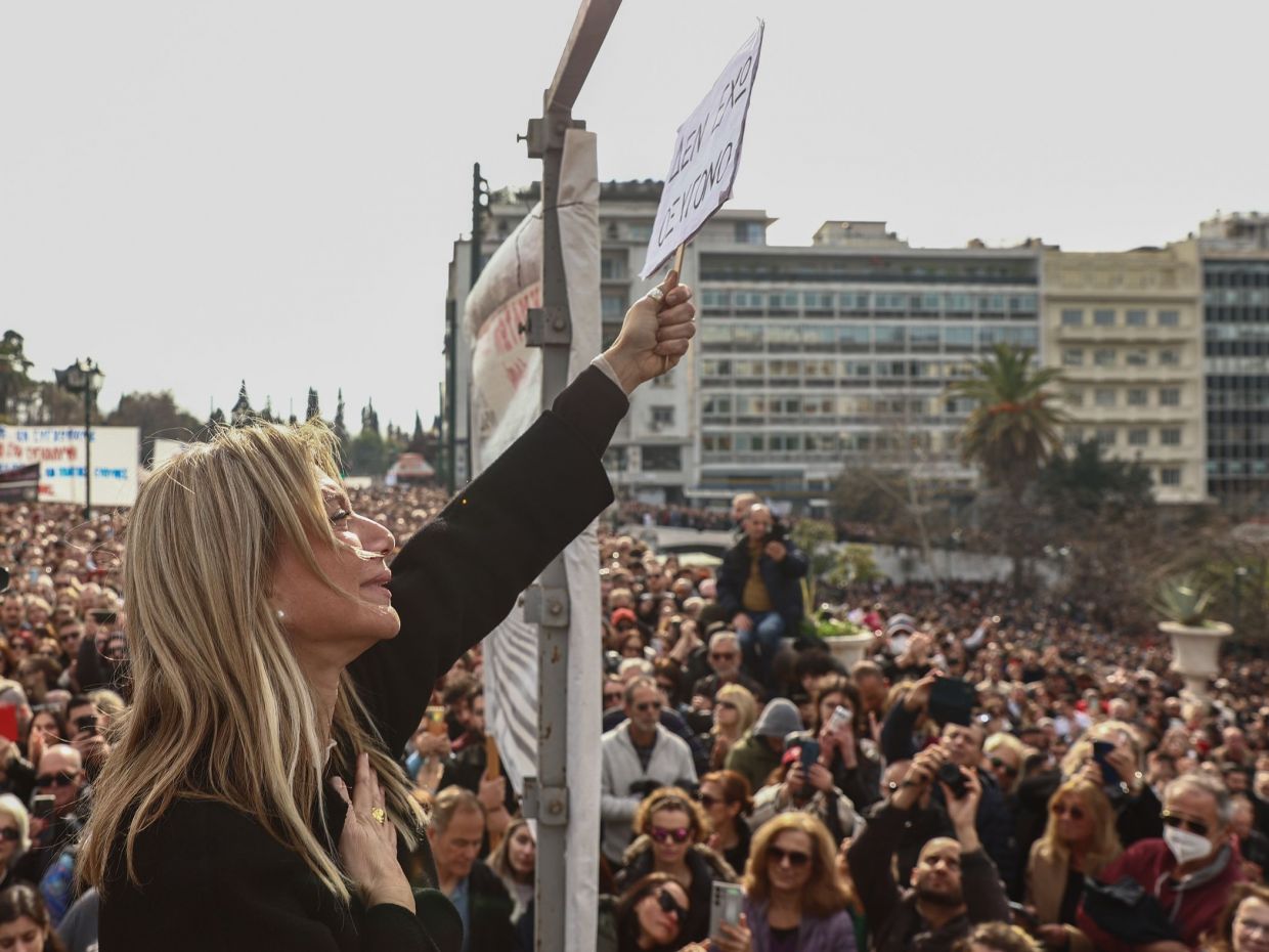 «Δεν έχω οξυγόνο» - Πρωτοφανείς συγκεντρώσεις για τη δικαίωση των θυμάτων της τραγωδίας στα Τέμπη