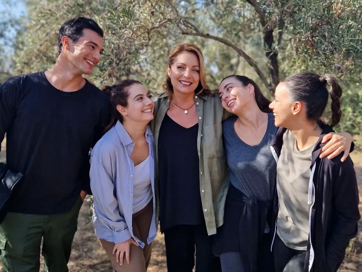 Δικαίωση και τιμωρία στη Γη της ελιάς και η οριστική μετακόμιση για Ειρήνη και Αντιγόνη