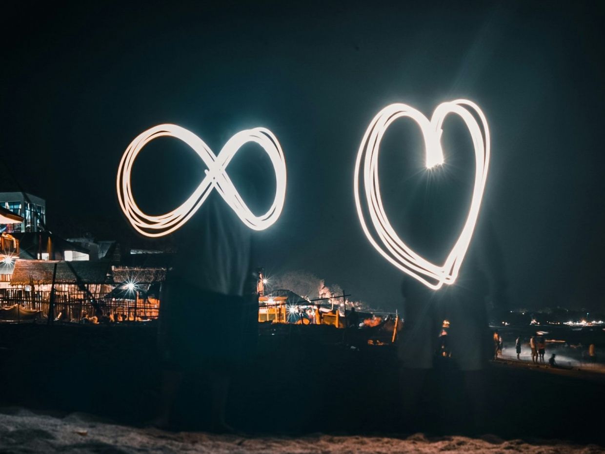 Αγάπη, αμοιβαίο νοιάξιμο, ερωτισμός: 2 ειδικοί μιλούν για τα στοιχεία που πρέπει να έχει ο γάμος