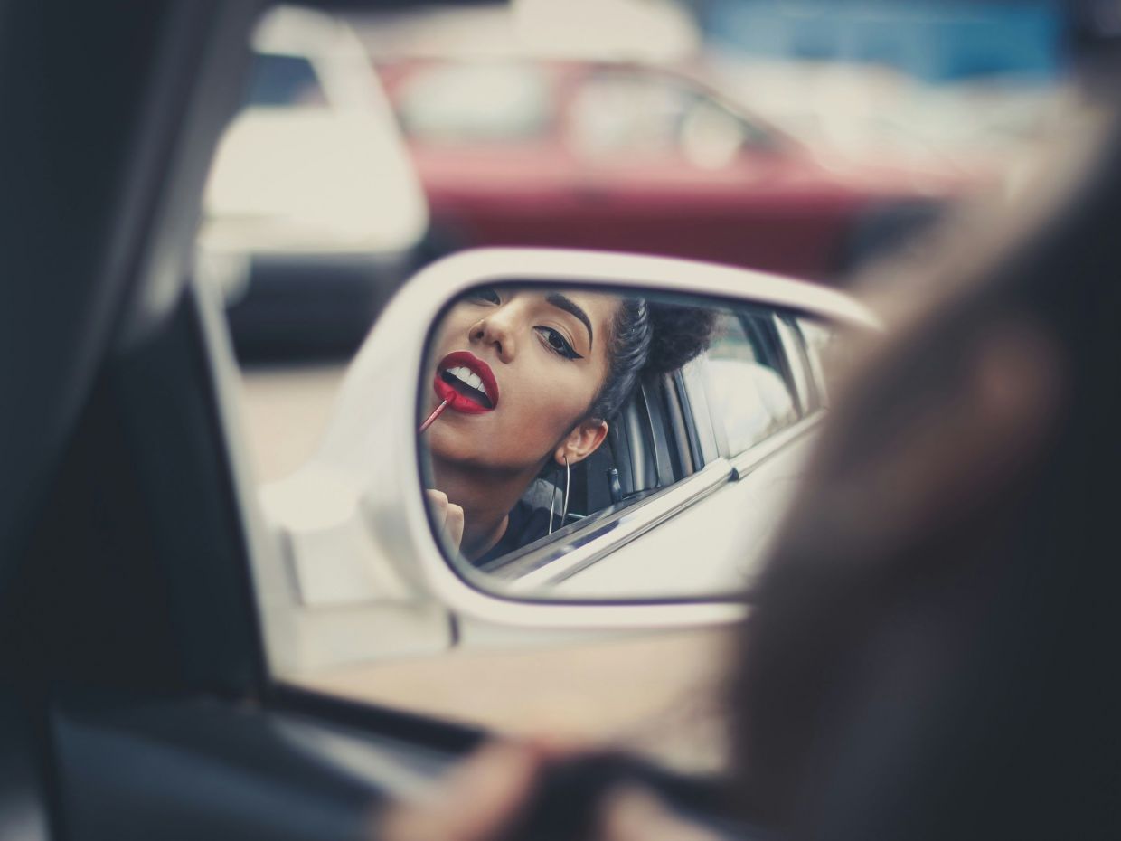 Η ψυχολογία διευκρινίζει αν υπάρχει ακριβής ηλικία που μια γυναίκα δε χρειάζεται πλέον έναν άνδρα