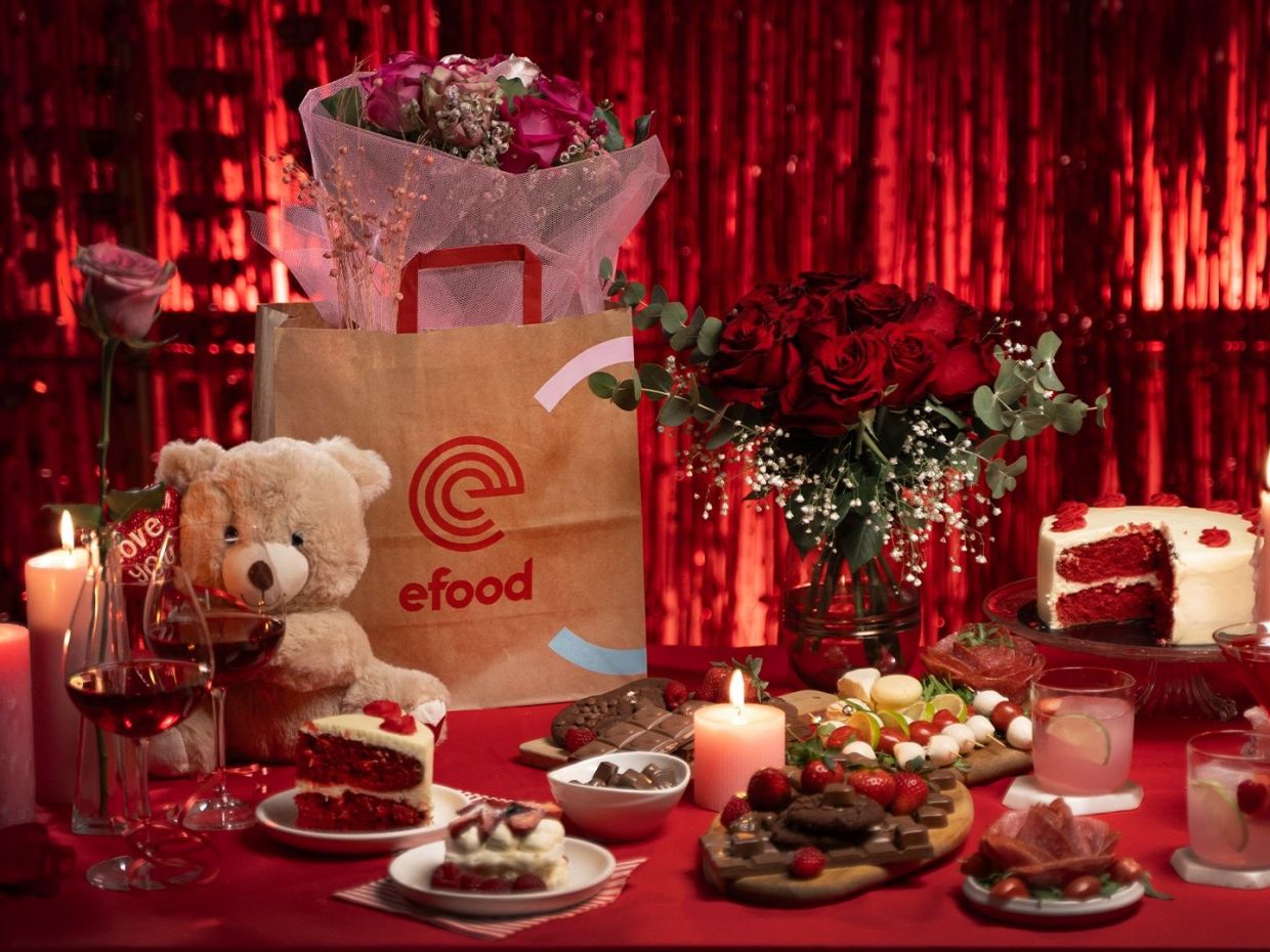 Η γιορτή του Αγίου Βαλεντίνου με το efood: τι επιλέγουν οι Έλληνες την πιο ρομαντική ημέρα