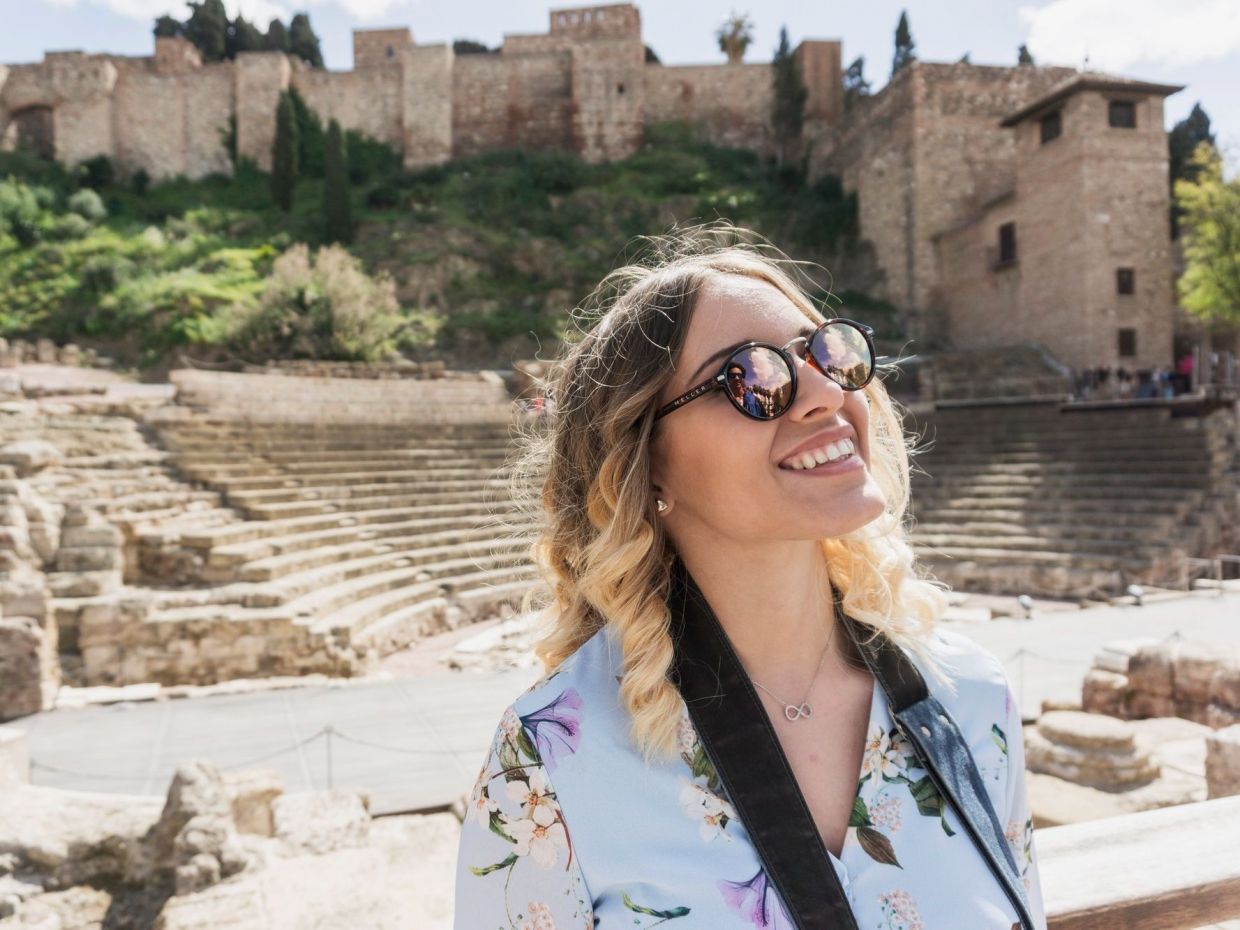 Αν κάνεις αυτά τα 7 πράγματα δημοσίως χωρίς να ντρέπεσαι, είσαι πιο ήρεμη απ' ό,τι ο μέσος άνθρωπος