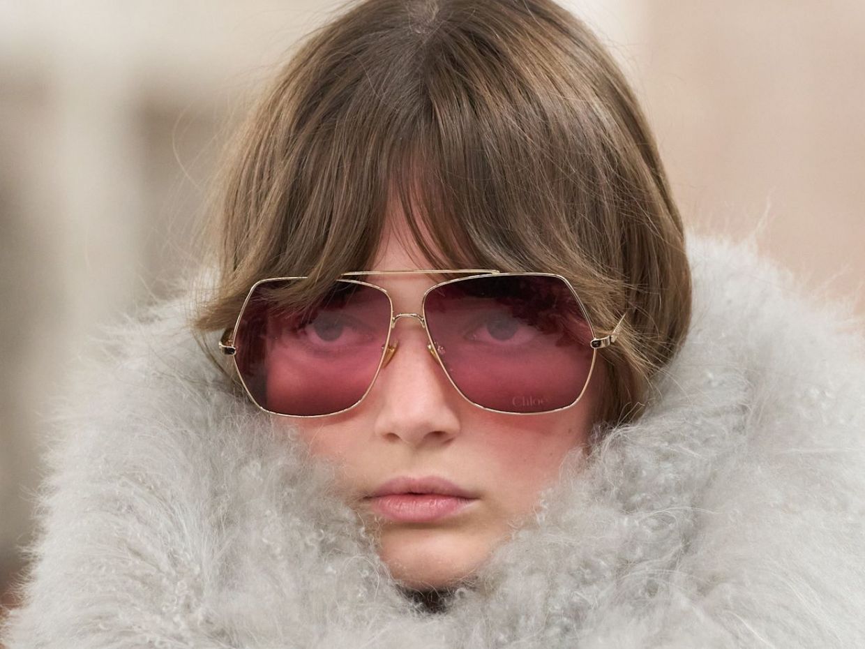 Bottleneck bangs: Αυτές οι φράντζες αντλούν έμπνευση από το retro στυλ της δεκαετίας του 70'