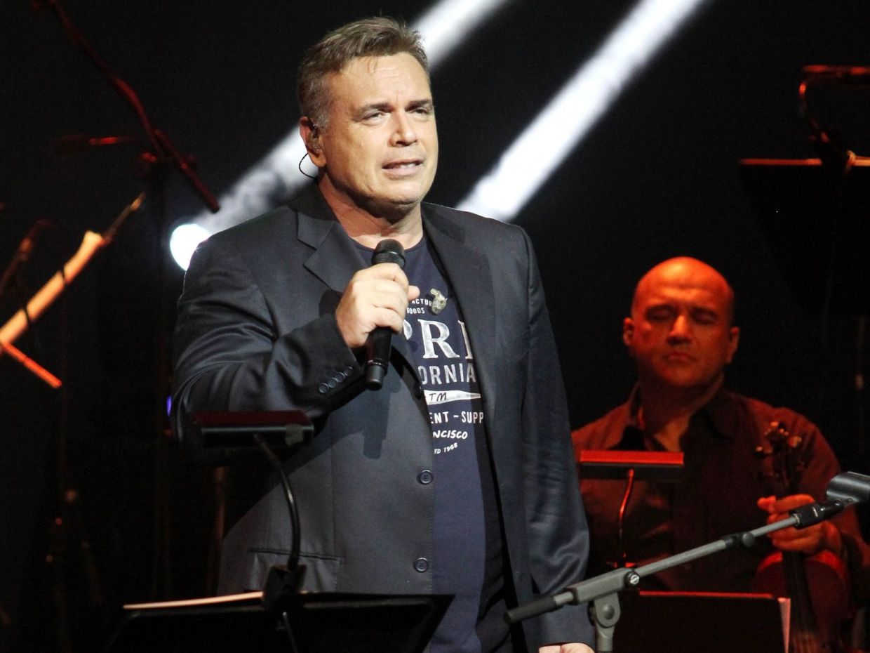 Ο κόσμος έγινε για να συναντήσουμε (και) τα τραγούδια του: Ο Μανώλης Λιδάκης «έφυγε» στα 64 του