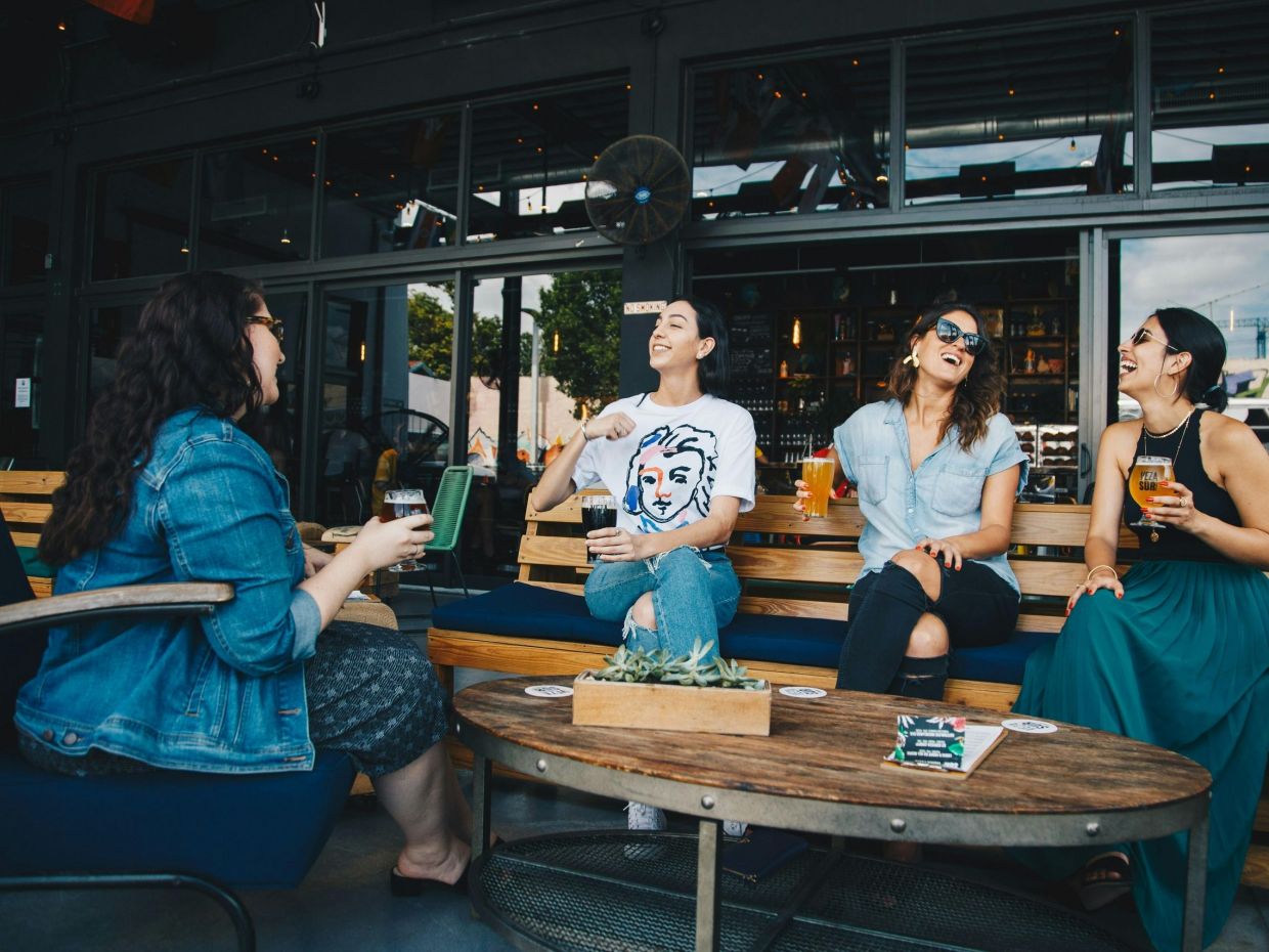 8 σημάδια ότι περιβάλλεσαι από άτομα που δε νοιάζονται πραγματικά για σένα, σύμφωνα με την ψυχολογία