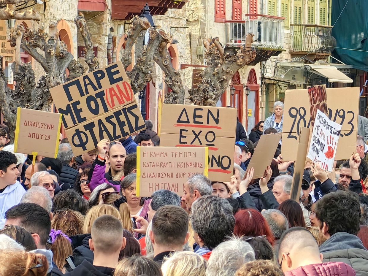 Όλη η Ελλάδα πενθεί για τα Τέμπη: Ποιοι θα συμμετέχουν στην απεργία στις 28 Φεβρουαρίου;