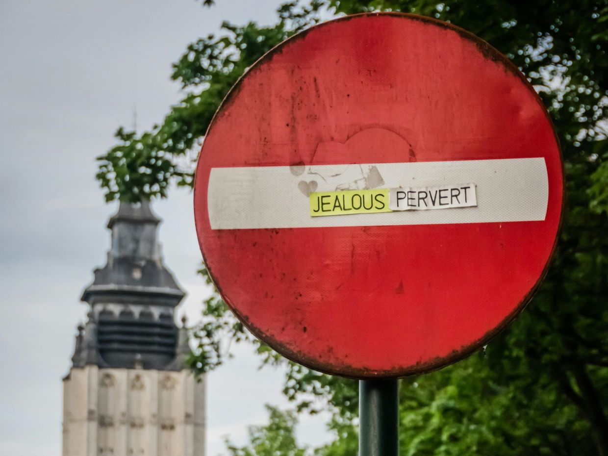 Τυπικές φράσεις κάποιου που σε ζηλεύει