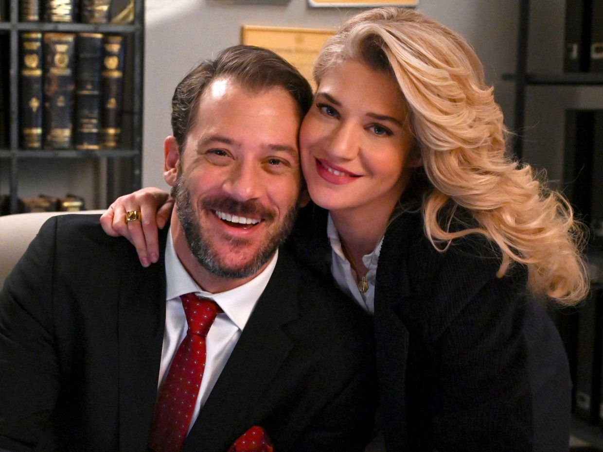 Η Τζένη Θεωνά είναι μία από εμάς: Η πρεμιέρα του «Μαμά στα κρυφά» & ο έρωτας με τον Αντίνοο Αλμπάνη