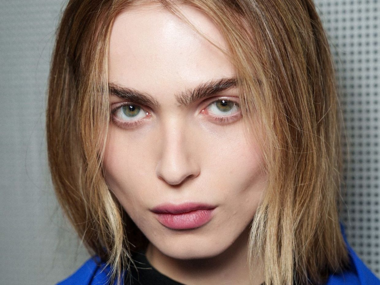 Όλα όσα πρέπει να ξέρεις για την αποτρίχωση στο άνω χείλος, σύμφωνα με τους ειδικούς