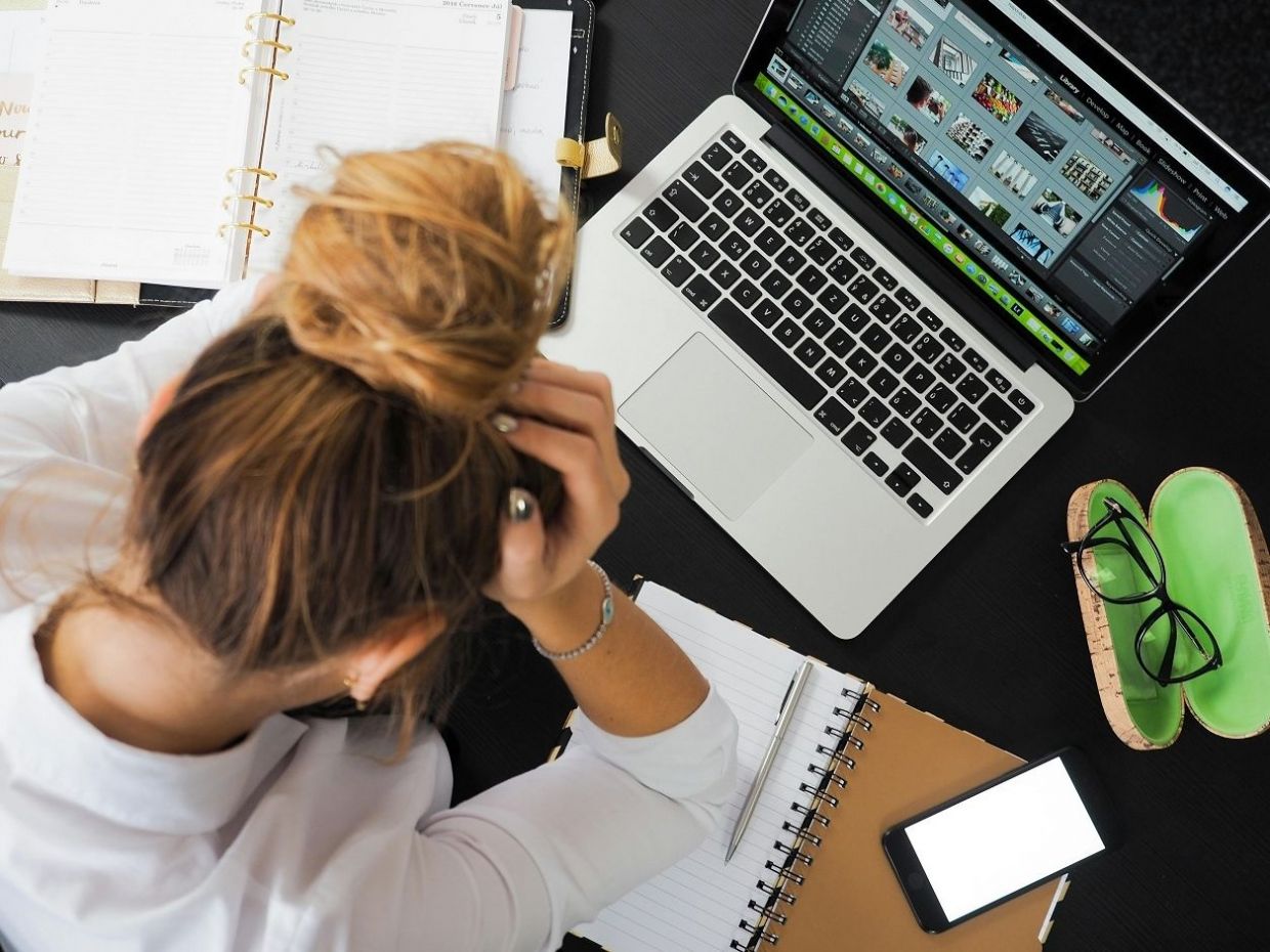 8 συμπεριφορές των γυναικών που νιώθουν βαθιά μοναξιά αλλά είναι πολύ δυνατές για να το παραδεχτούν