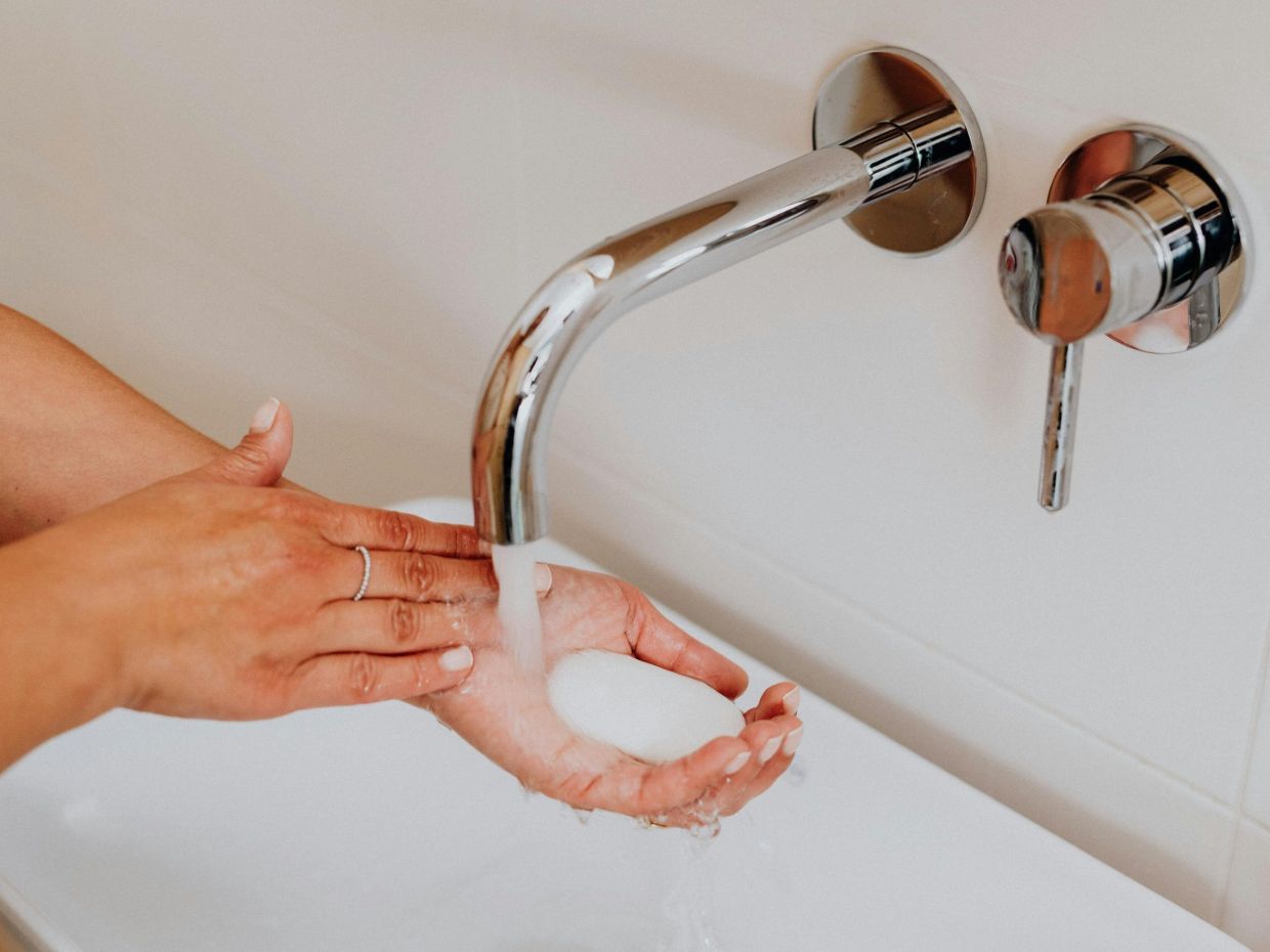 Πώς να ξεβουλώσεις τους σωλήνες με λίγο αλάτι σε 5 λεπτά