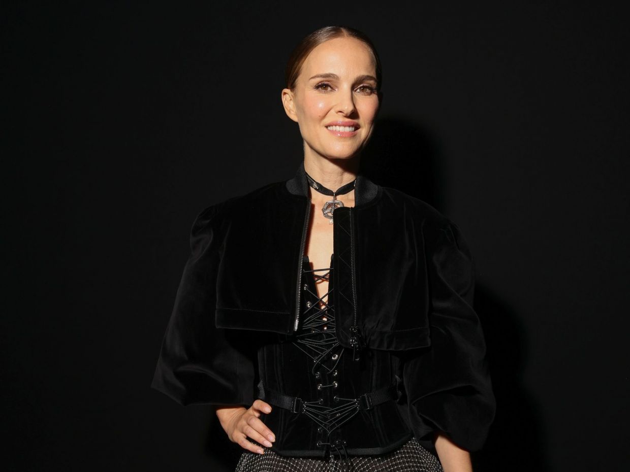 Η Natalie Portman ερωτευμένη ξανά, με Γάλλο πάλι, έναν χρόνο μετά το διαζύγιο
