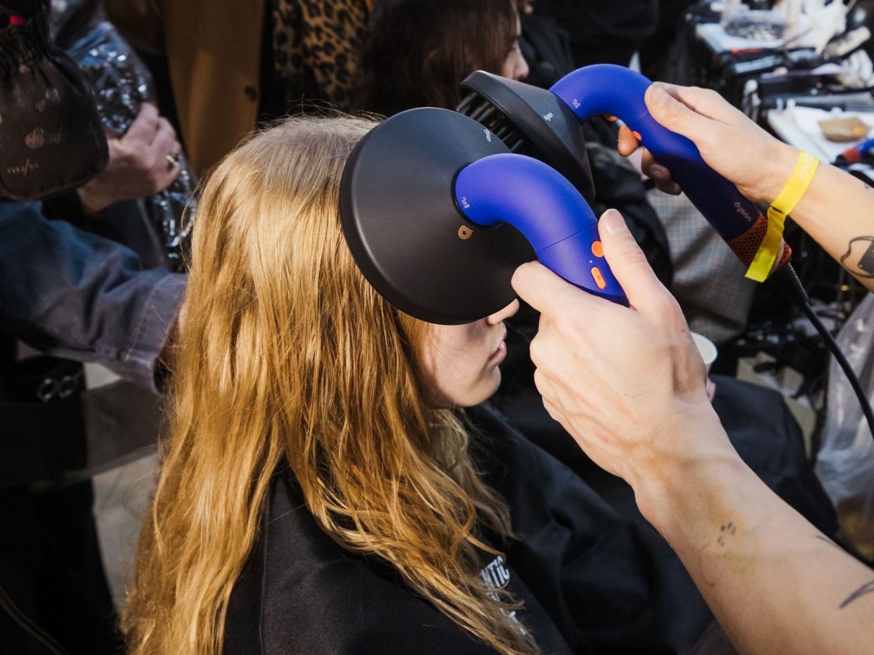 Παρουσιάζουμε το νέο Dyson Supersonic r™ σεσουάρ μαλλιών Επαγγελματικό styling στο σπίτι!