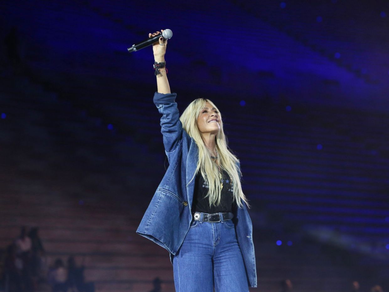 «Τα χρόνια που τραγουδάω ξεπέρασαν μισό αιώνα», είπε η Άννα Βίσση μετά το sold out στο Καλλιμάρμαρο