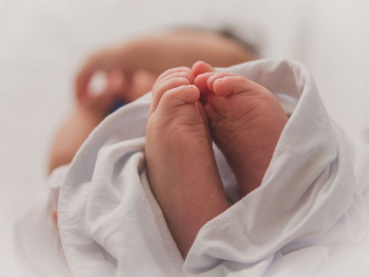 Στη Βρετανία γεννήθηκε μωρό από μητέρα με μεταμοσχευμένη μήτρα, γιατί θαύματα συμβαίνουν ακόμα