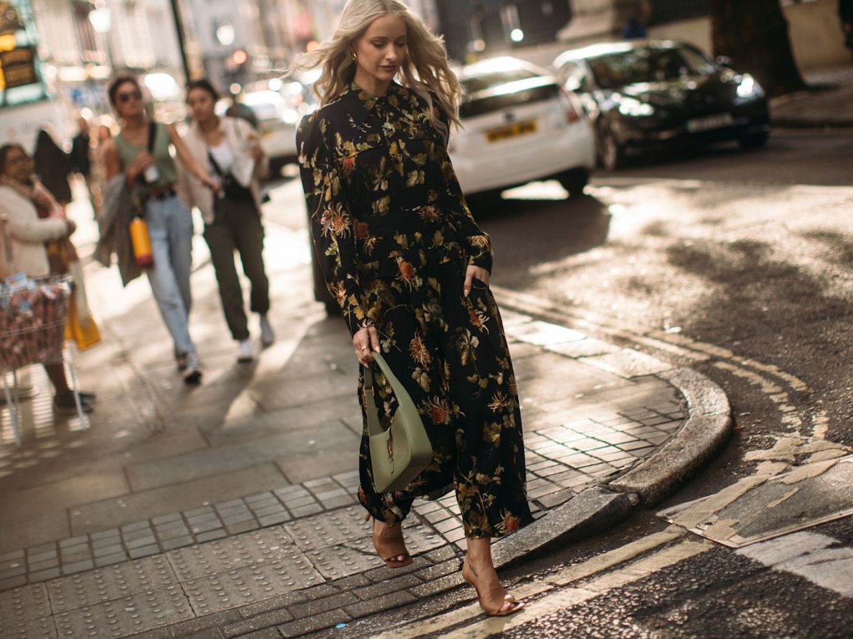 10 floral long sleeve φορέματα για να είσαι η πιο στυλάτη στο πασχαλινό τραπέζι