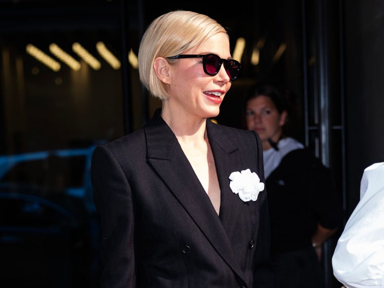 Το ξανθό flicked-out bob είναι η νέα εμμονή της Michelle Williams και των stars του Hollywood