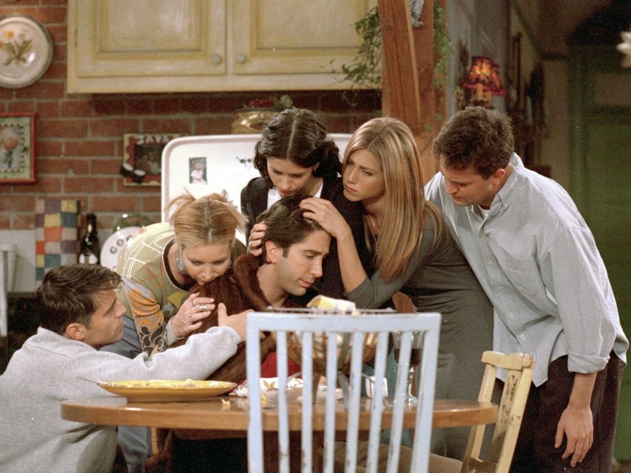 Τα Φιλαράκια: 31 χρόνια μετά, η σειρά Friends παραμένει ο απόλυτος οδηγός φιλίας και ζωής