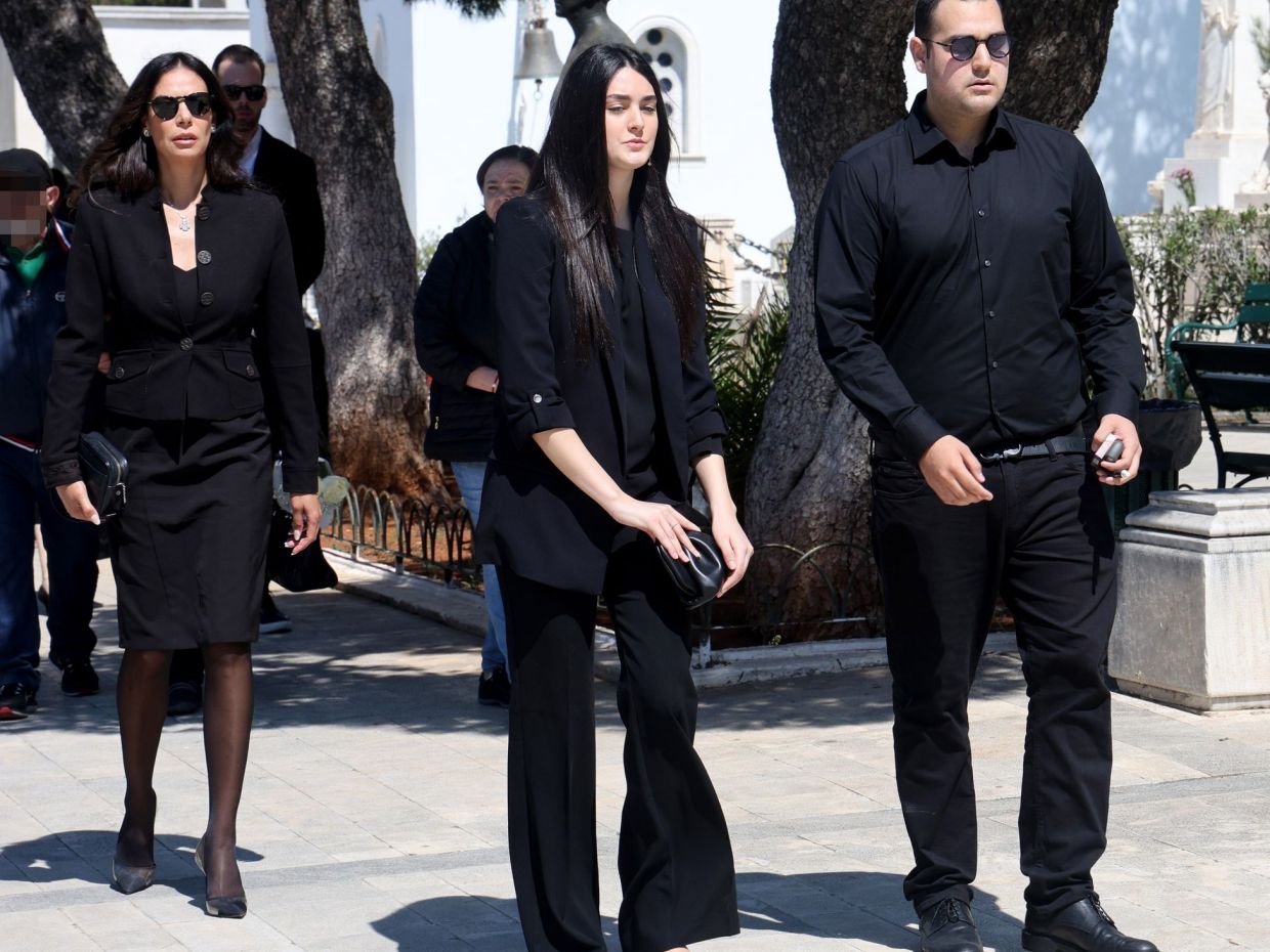 Η Εύη Βατίδου μιλά για αυτούς που λείπουν και ένα αιχμηρό μήνυμα έχει αποδέκτες τα παιδιά της