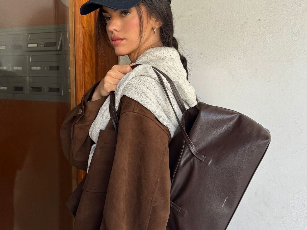 H bowling bag είναι το απόλυτο trend τους τελευταίους μήνες και έτσι θα παραμείνει