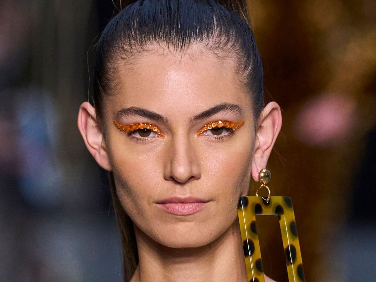 Πορτοκαλί σκιά: Η απόχρωση που φωτίζει το βλέμμα - Δες αν σου ταιριάζει