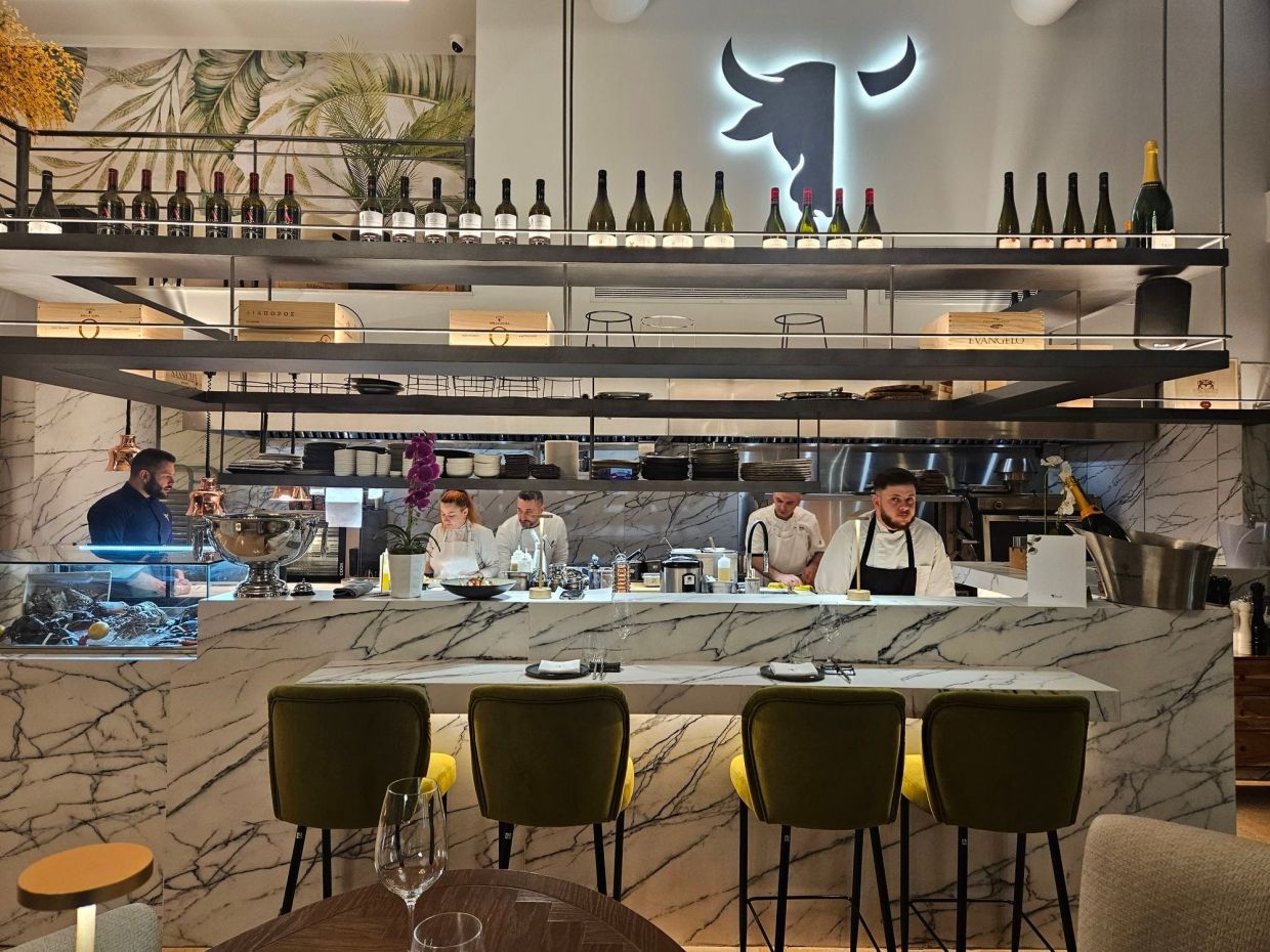 Οι premium κοπές συναντούν τους φρέσκους αστακούς σε ένα νέο εστιατόριο στο Νέο Ηράκλειο