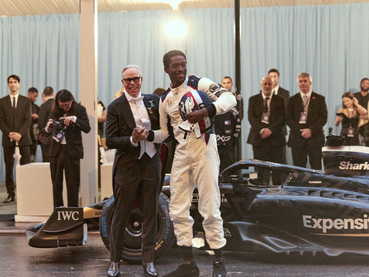 H Tommy Hilfiger φέρνει το Hollywood στο ΜΕΤ Gala μέσα από τον Damson Idris και το αυτοκίνητο της F1