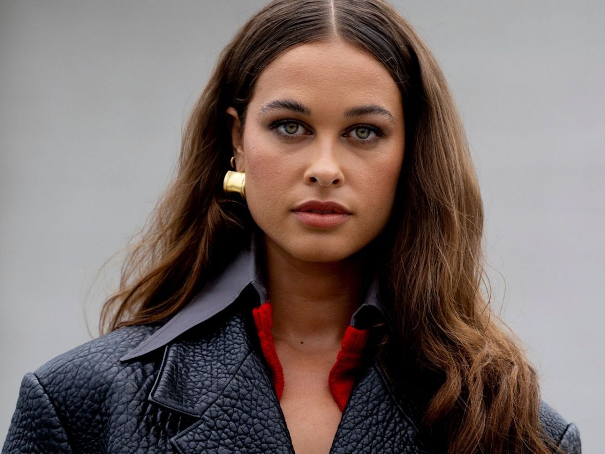 Mocha Mousse: Η ιδανική απόχρωση για καστανά μαλλιά θα σε «ακολουθεί» όλο το καλοκαίρι