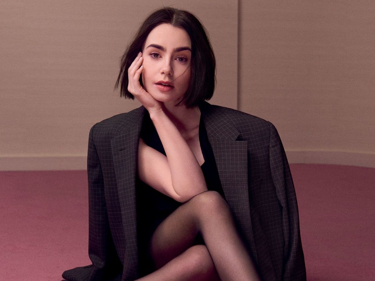 Η Lily Collins έκοψε το πιο κοντό καρέ - Έτσι θα την δούμε στην 5η σεζόν του Emily in Paris στη Ρώμη