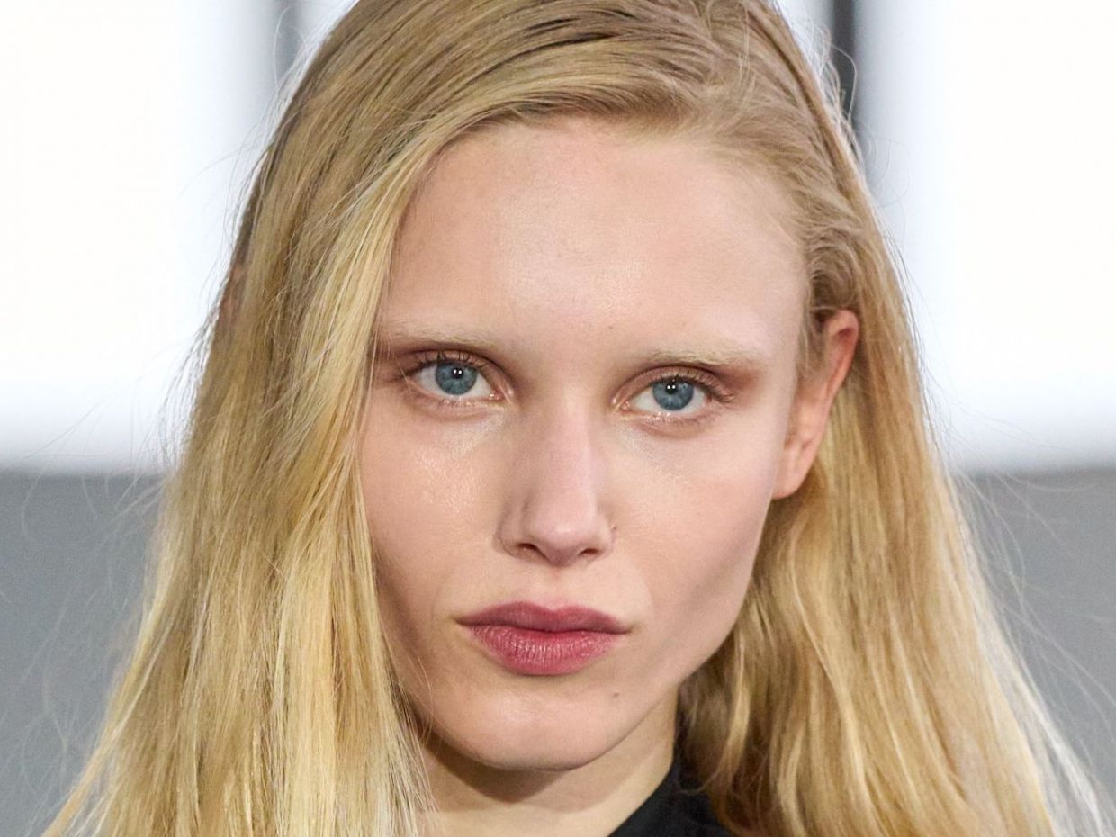 Έβαψες τα μαλλιά σου; 6 σαμπουάν που θα σε βοηθήσουν να διατηρήσεις το χρώμα τους