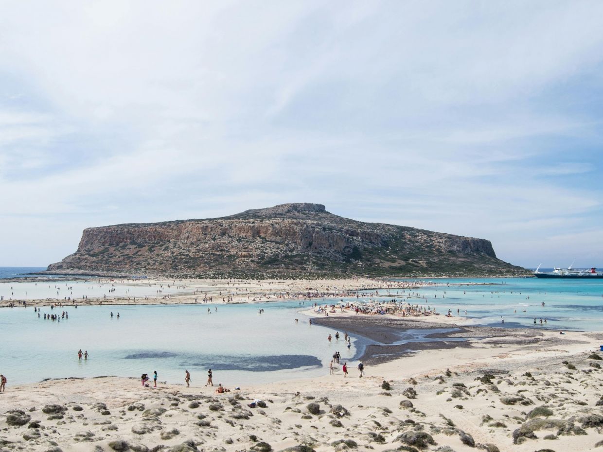 Είναι ασφαλές να ταξιδέψεις στην Κρήτη μετά τον σεισμό και το μήνυμα για τσουνάμι;