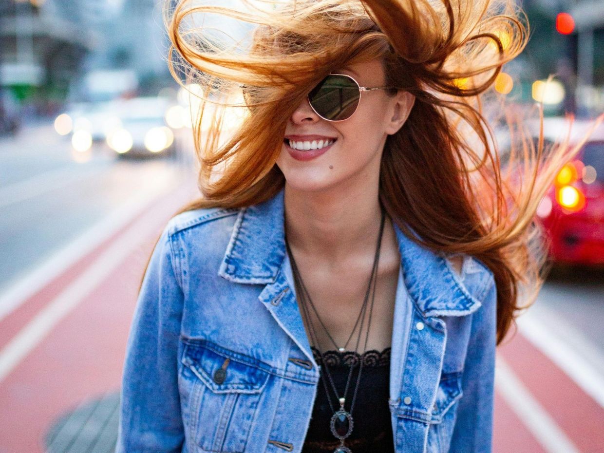 Οι άνθρωποι που χαιρετούν τα αυτοκίνητα που σταματούν για να περάσουν, διαθέτουν 7 ψυχικά χαρίσματα