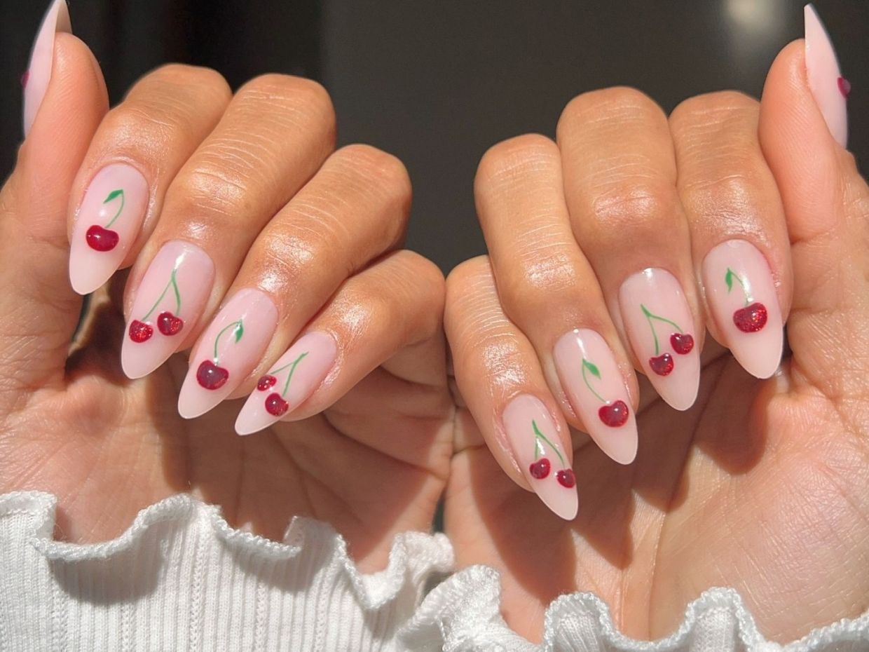 Cherry Nails: Το πιο γλυκό trend του καλοκαιριού σε 8 εντυπωσιακά σχέδια