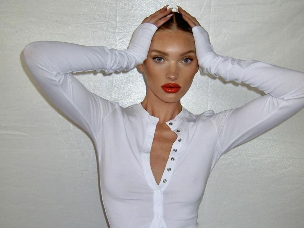 Nude βάσεις, cherry χείλη & καφέ σκιές: 4 makeup looks που θα βλέπεις παντού τους επόμενους μήνες