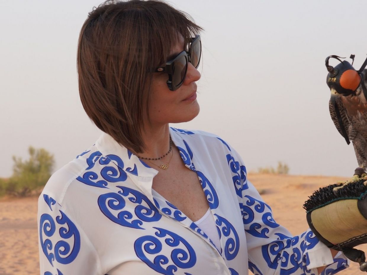 Τα αέρινα σετ που μπορείς να φορέσεις και εσύ, από το νησί μέχρι την έρημο, όπως η Μαρία Ναυπλιώτου