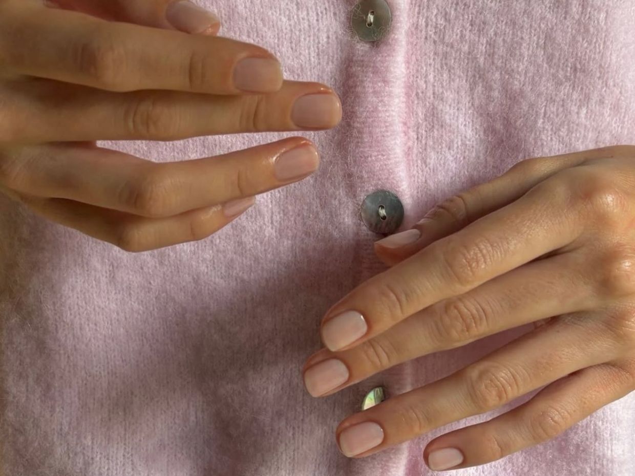 Κυριακή, ήλιος & manicure: Τα 6 βερνίκια που τονίζουν τη sun-kissed επιδερμίδα σου