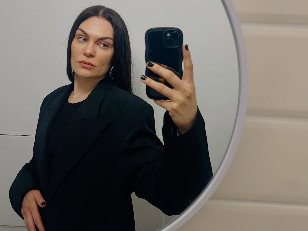 Η Jessie J διαγνώστηκε με καρκίνο του μαστού και δείχνει την αξία της λέξης πρώιμος