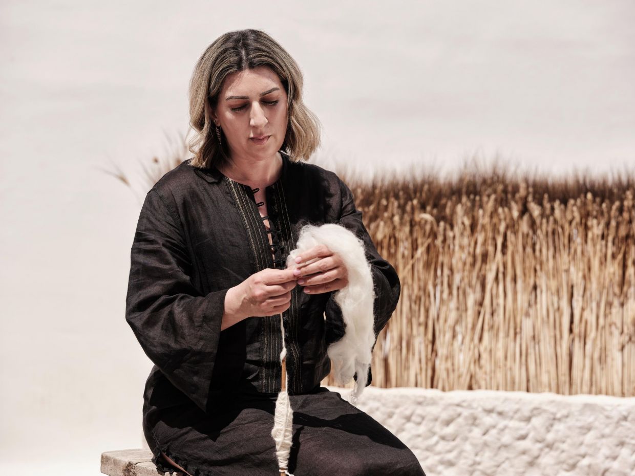 Πώς ένα ξενοδοχείο φέρνει σε επαφή το παγκόσμιο κοινό του με μία αρχαία ελληνική τέχνη