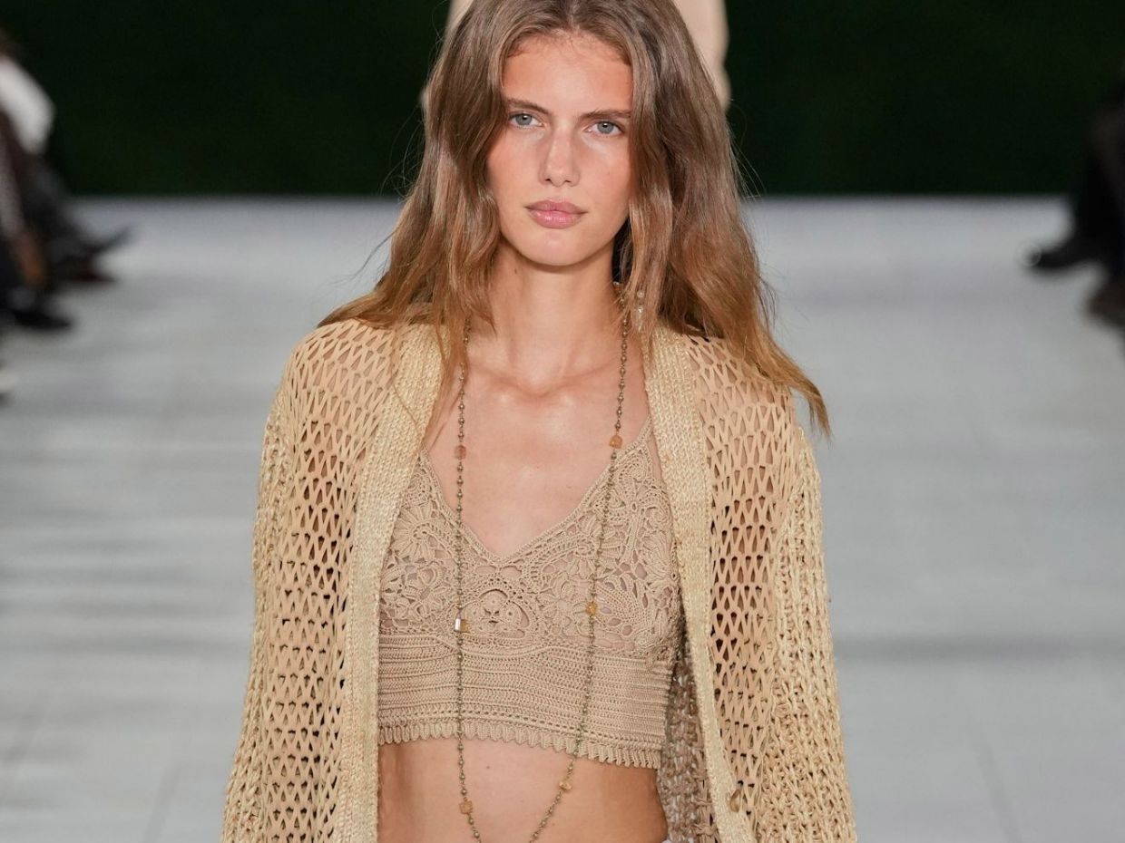 Κροσέ – πλεκτές μπλούζες: H πιο cool τάση που συνδυάζει άνεση, boho και καλοκαίρι