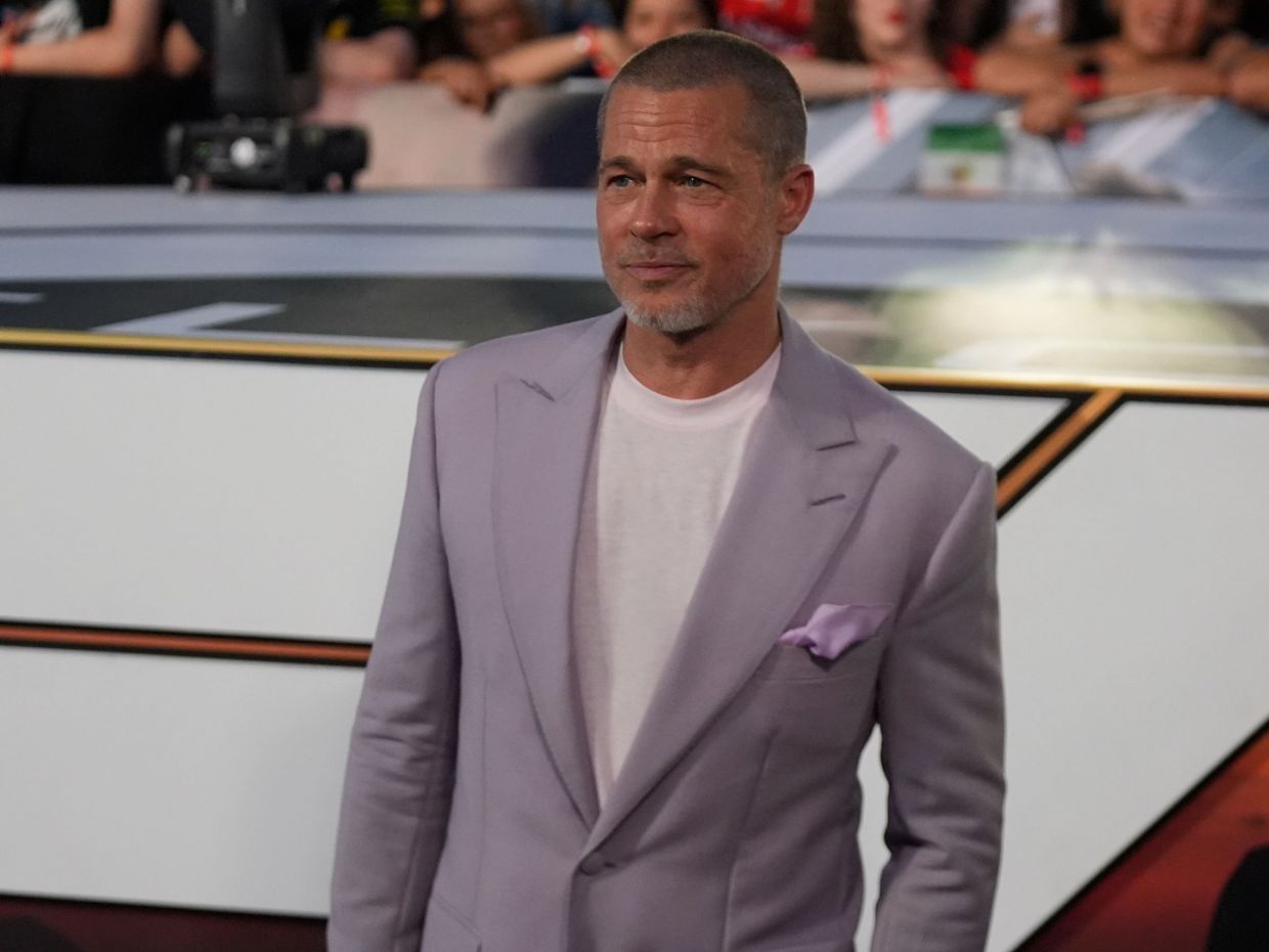 Ο Brad Pitt «κόβει δεσμούς με 2 από τα παιδιά του» & επικεντρώνεται «στην οικογένειά του» -Την ποια;