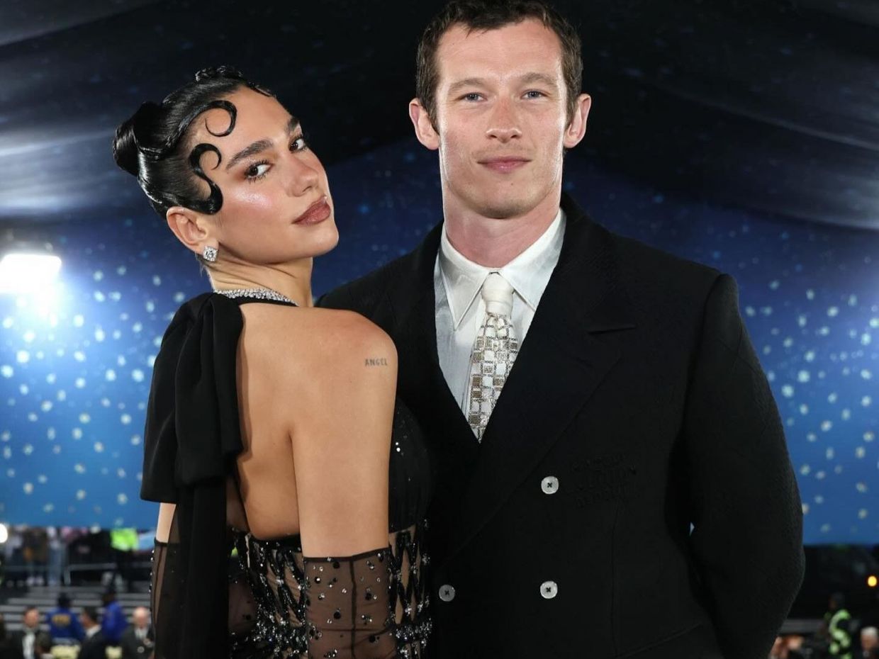 Η Dua Lipa και ο Callum Turner αρραβωνιάστηκαν: Ο τρόπος που το αποκάλυψε η τραγουδίστρια