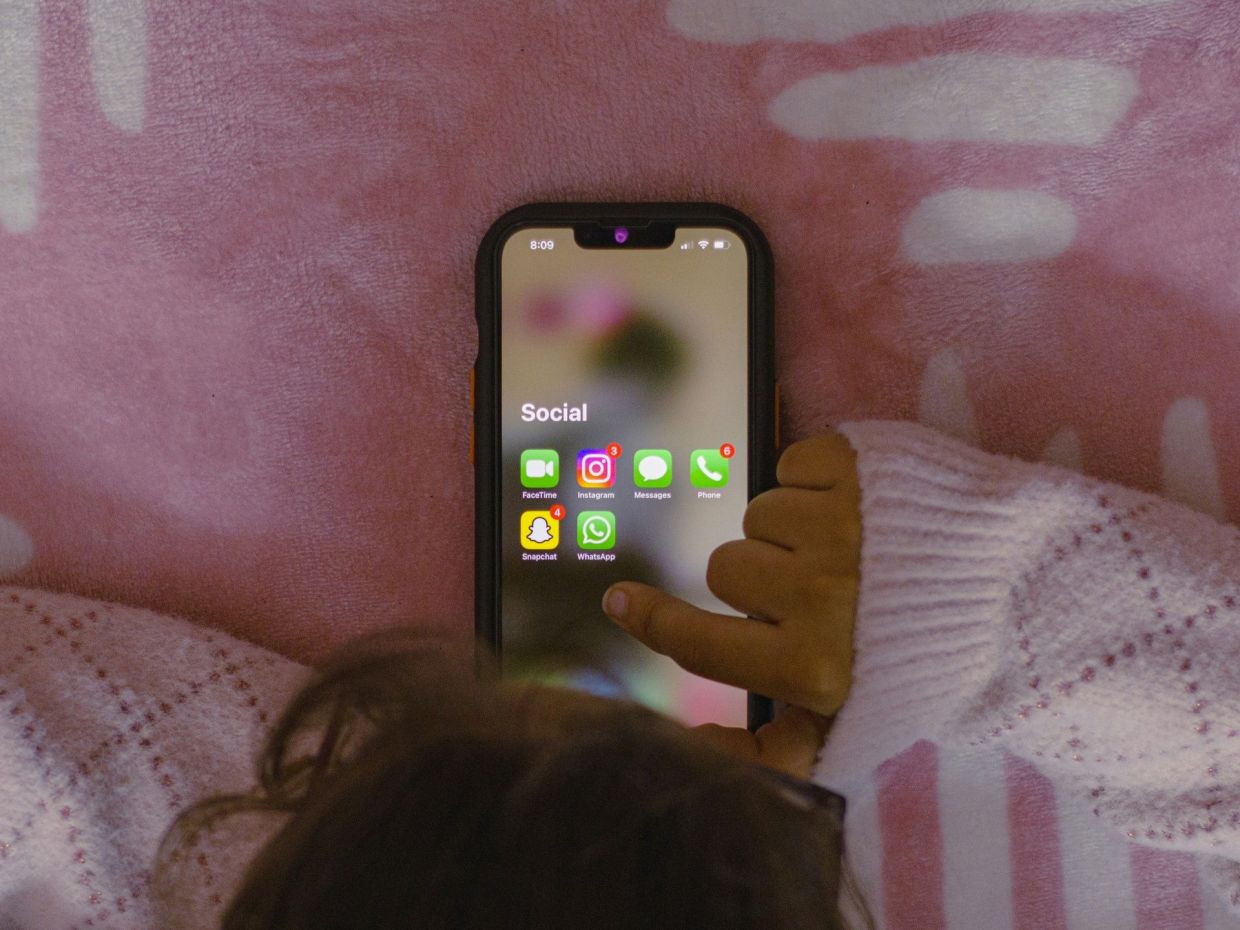 Η Γαλλία θέλει να απαγορεύσει τα social media για τα παιδιά κάτω των 15 ετών - Μήπως και η Ελλάδα;