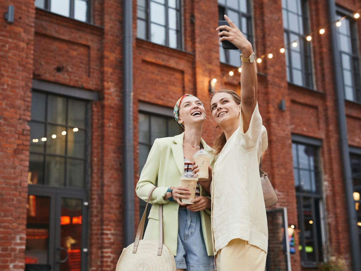 Οι άνθρωποι που είναι ευγενικοί αλλά δεν έχουν πολλούς φίλους συνήθως έχουν αυτές τις 9 συμπεριφορές